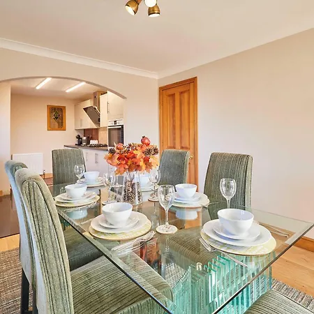 Host & - Cherry Willows * Stainsacre