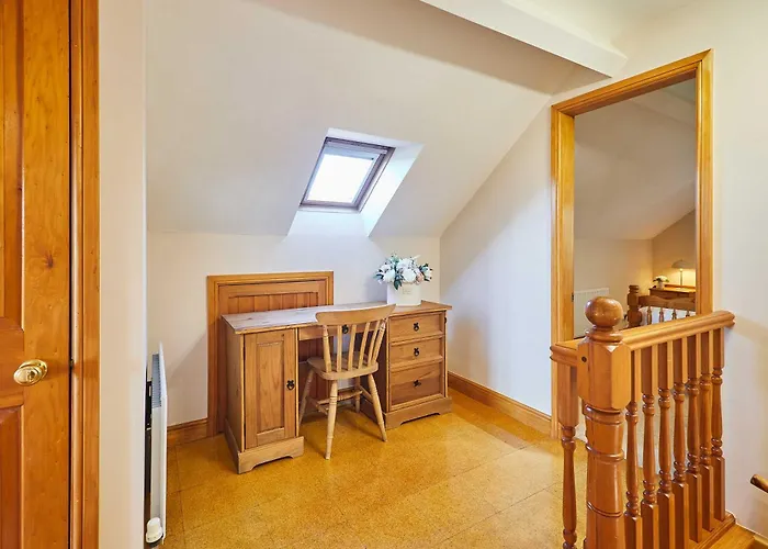 Host & - Cherry Willows * Stainsacre