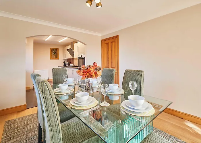 Host & - Cherry Willows * Stainsacre