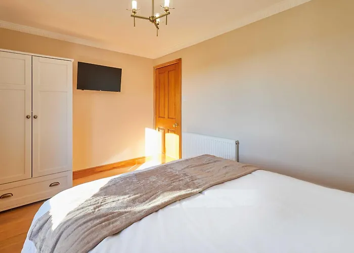 Host & - Cherry Willows Stainsacre